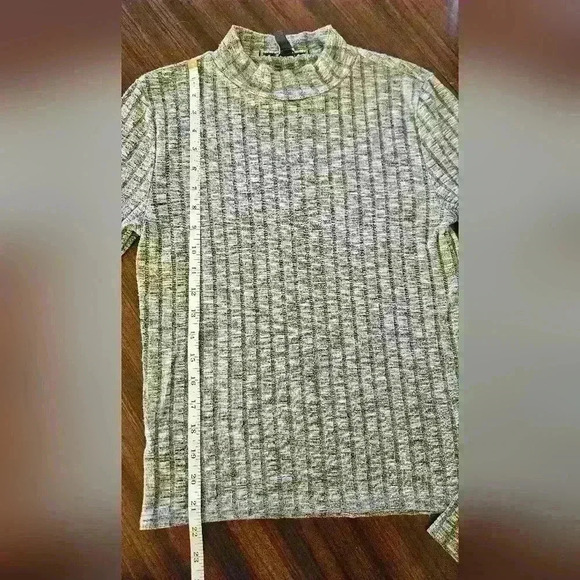 Prince & Fox Gray Marled Ribbed Mock Turtleneck Sweater Size L EUC - Picture 8 of 9